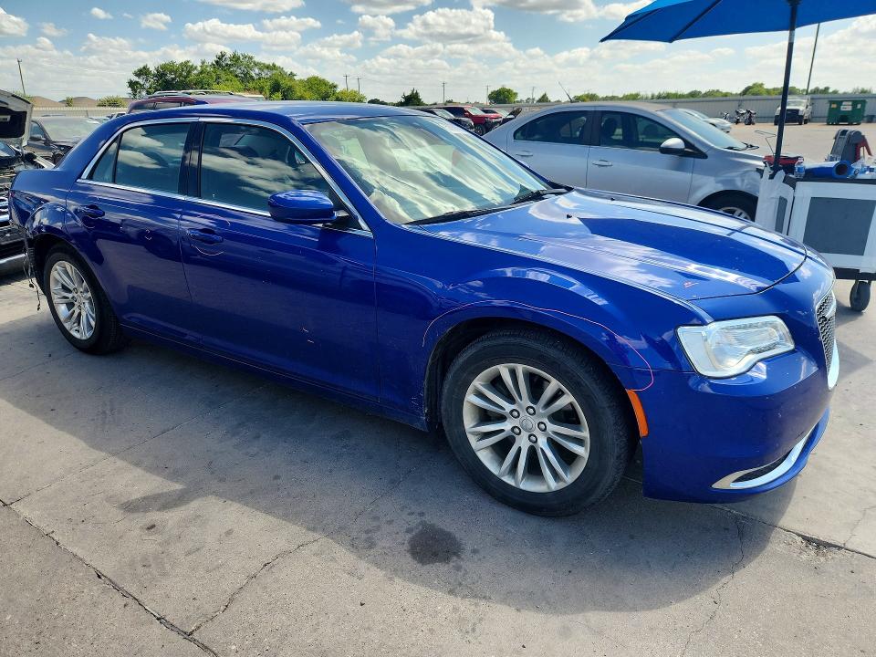 Photo 4 from auction – 2019 CHRYSLER 300 with VIN 2C3CCAAG1KH517204