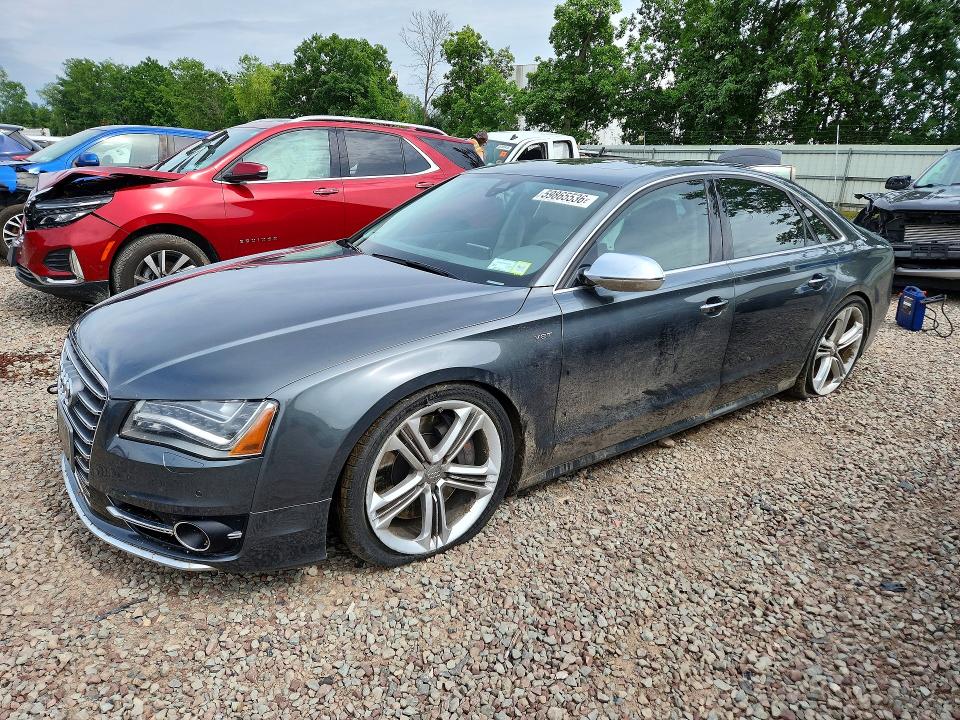 2013 AUDI S8