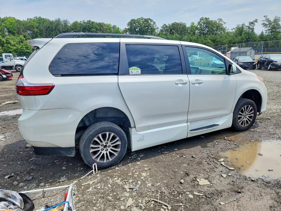 Photo 3 from auction – 2020 TOYOTA SIENNA with VIN 5TDYZ3DC8LS065906
