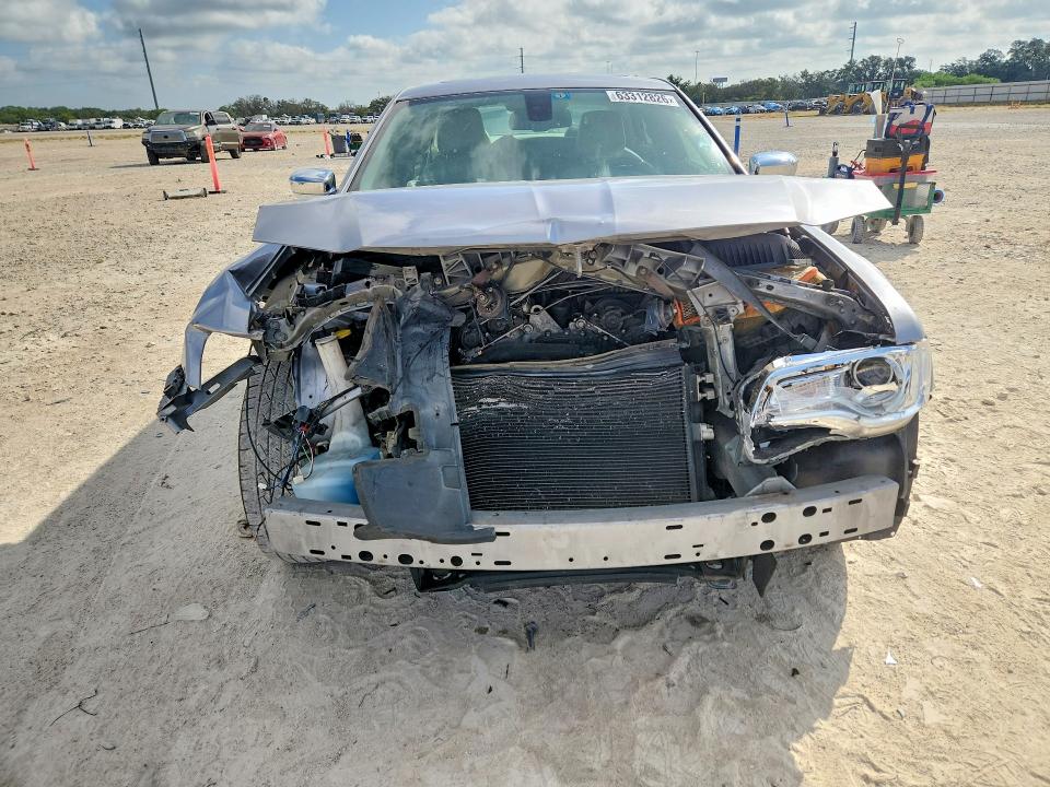 Photo 5 from auction – 2016 CHRYSLER 300C with VIN 2C3CCAEG2GH111160
