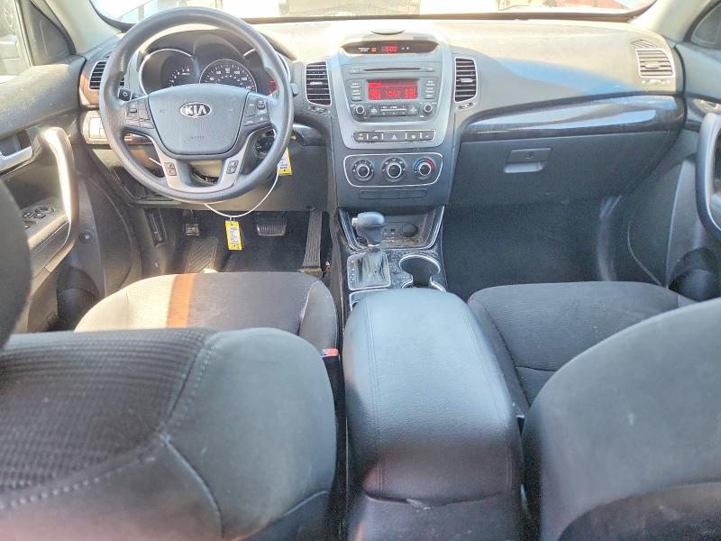 Photo 8 from auction – 2015 KIA SORENTO with VIN 5XYKTDA76FG580389