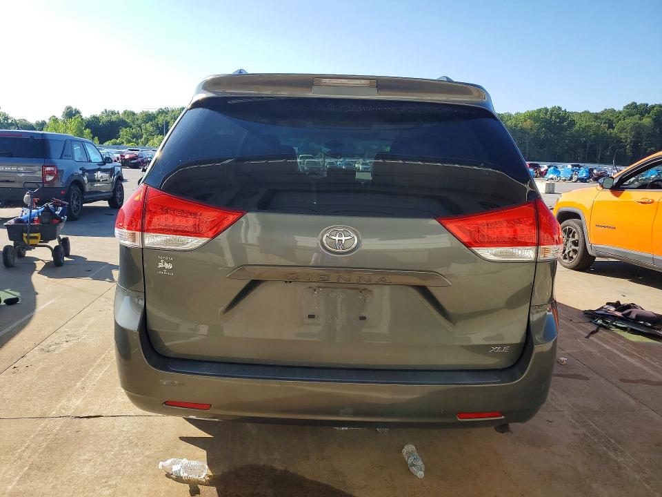 Photo 6 from auction – 2014 TOYOTA SIENNA with VIN 5TDYK3DC3ES427082