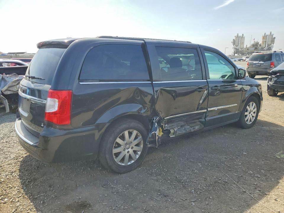 Photo 3 from auction – 2016 CHRYSLER TOWN & COUNTRY with VIN 2C4RC1BG7GR290901