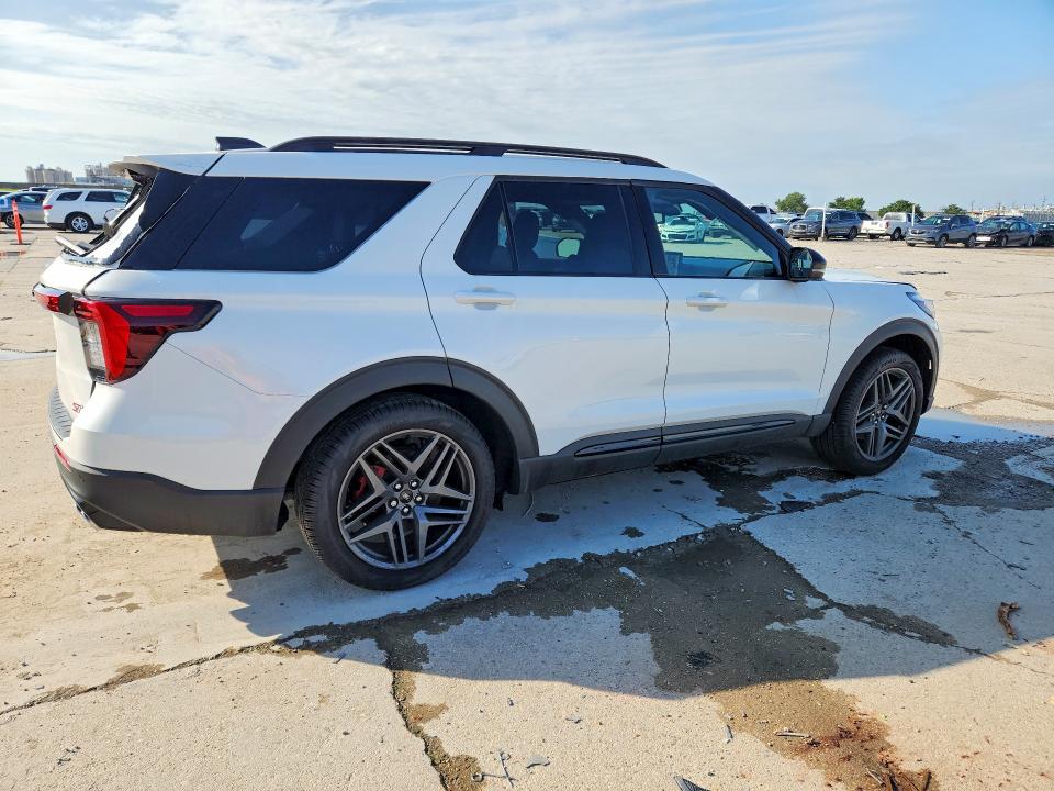 Снимка 3 от търг – 2026 FORD EXPLORER с VIN 1FMWK7GC4TGA10230