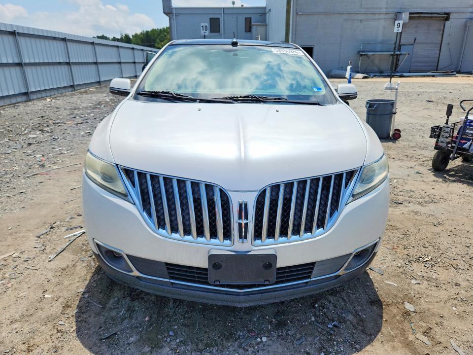 Photo 5 from auction – 2015 LINCOLN MKX with VIN 2LMDJ8JK3FBL28212