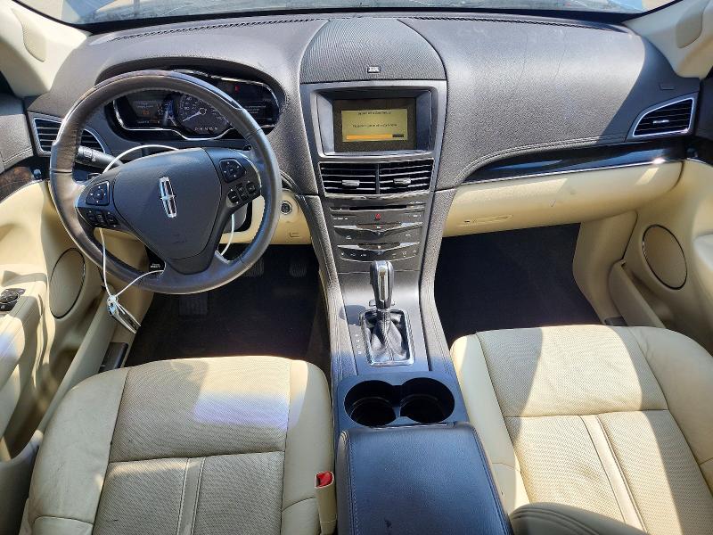 Photo 8 from auction – 2019 LINCOLN MKT with VIN 2LMHJ5AT0KBL00077