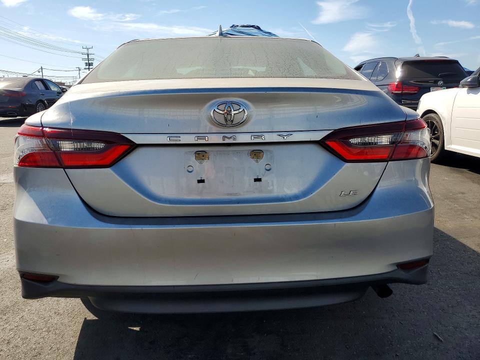 Photo 6 from auction – 2022 TOYOTA CAMRY with VIN 4T1C11AK8NU631963