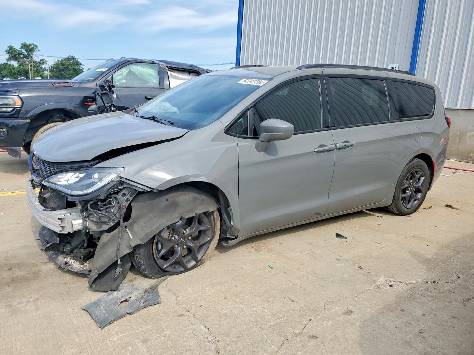 CHRYSLER PACIFICA 2020 with VIN 2C4RC1EG5LR149766 - Photo from auction