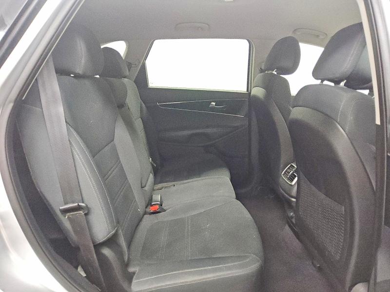 Photo 11 from auction – 2016 KIA SORENTO with VIN 5XYPG4A37GG069184