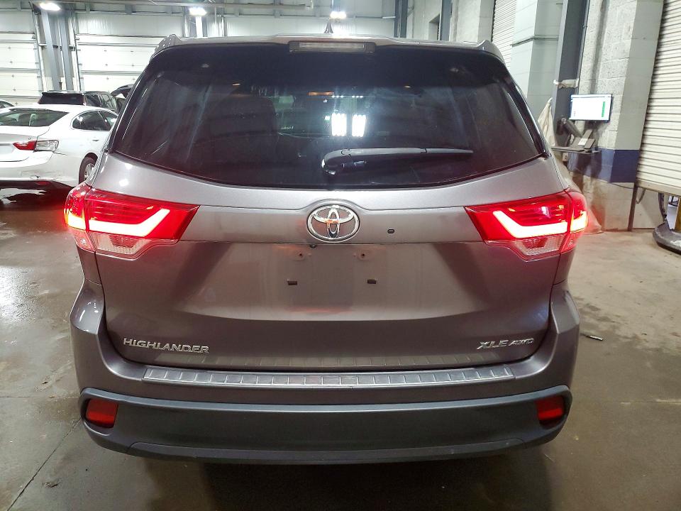 Photo 6 from auction – 2018 TOYOTA HIGHLANDER with VIN 5TDJZRFH4JS498004