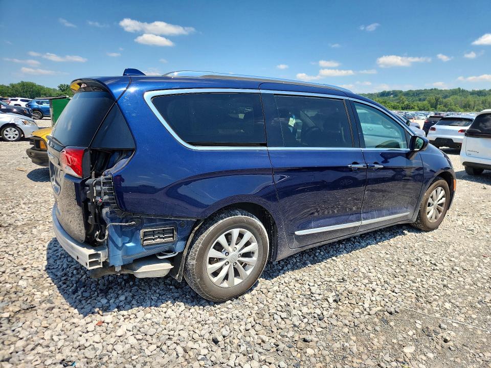 Photo 3 from auction – 2018 CHRYSLER PACIFICA with VIN 2C4RC1BG5JR197818