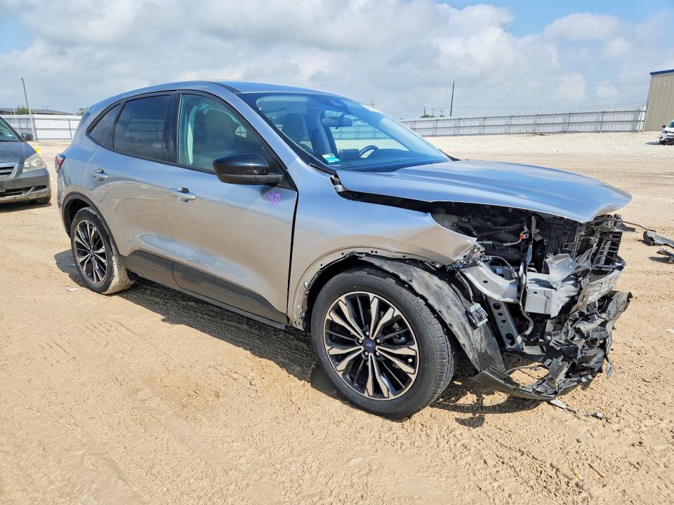 Photo 4 from auction – 2022 FORD ESCAPE with VIN 1FMCU0G63NUB63975