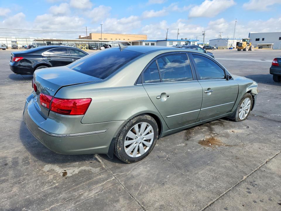 Photo 3 from auction – 2010 HYUNDAI SONATA with VIN 5NPEU4AC5AH649887