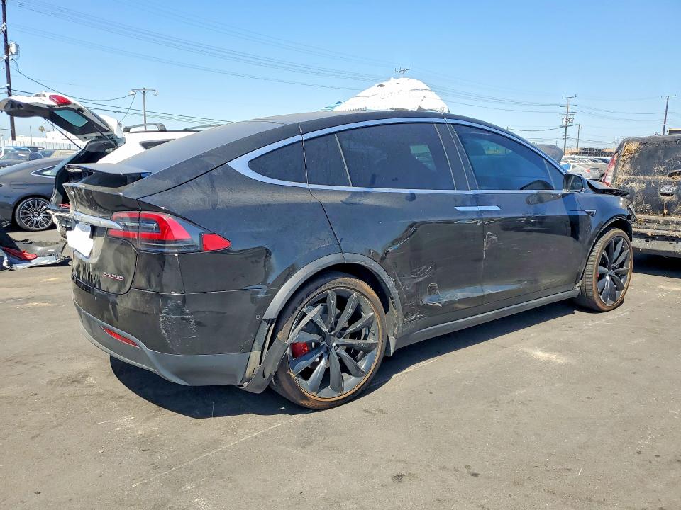 Photo 3 from auction – 2020 TESLA MODEL X with VIN 5YJXCDE47LF304537