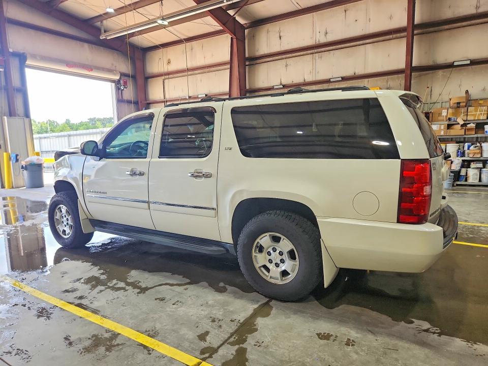 Photo 2 from auction – 2013 CHEVROLET SUBURBAN with VIN 1GNSKKE75DR342055