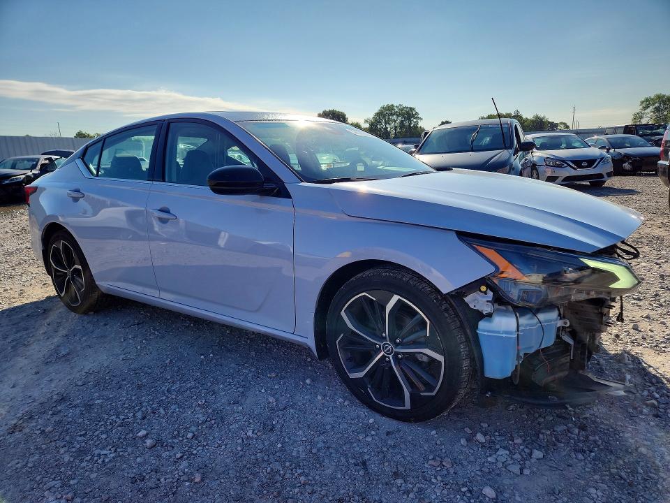 Photo 4 from auction – 2023 NISSAN ALTIMA with VIN 1N4BL4CW5PN303270