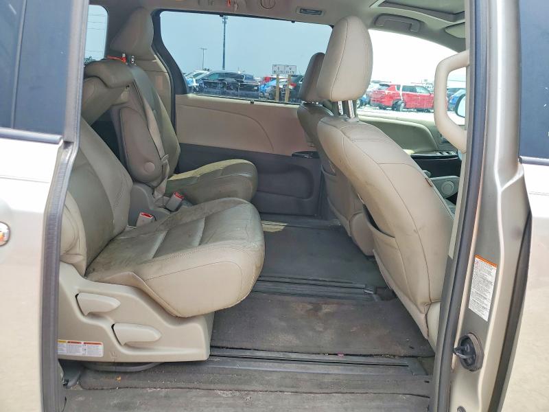 Photo 11 from auction – 2017 TOYOTA SIENNA with VIN 5TDYZ3DC0HS777477