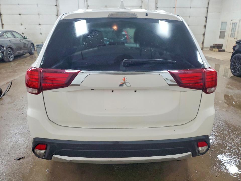 Photo 6 from auction – 2017 MITSUBISHI OUTLANDER with VIN JA4AD3A37HZ005491
