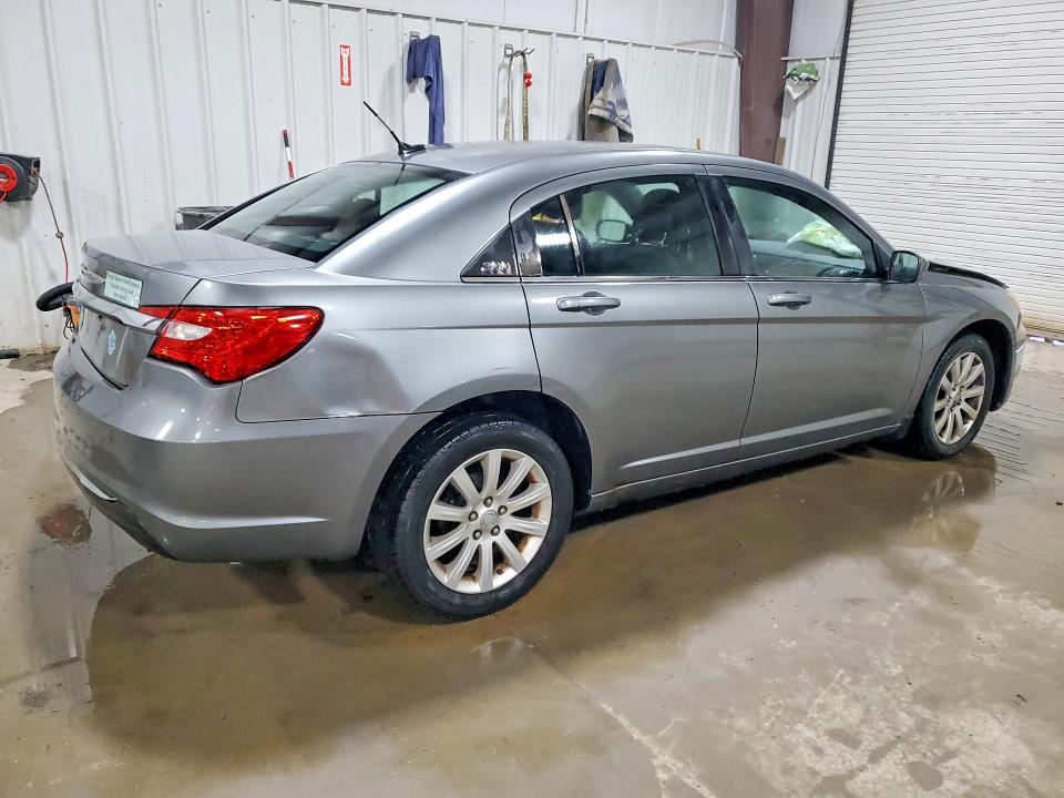 Photo 3 from auction – 2011 CHRYSLER 200 with VIN 1C3BC1FB2BN624276
