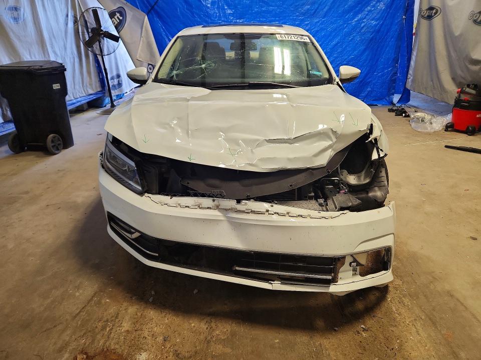 Photo 5 from auction – 2017 VOLKSWAGEN PASSAT with VIN 1VWBT7A30HC031225
