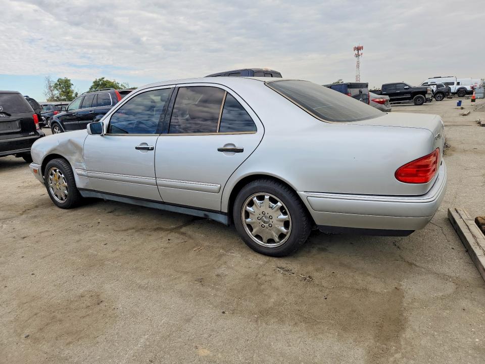 Photo 2 from auction – 1999 MERCEDES-BENZ E with VIN WDBJF65H9XA904596