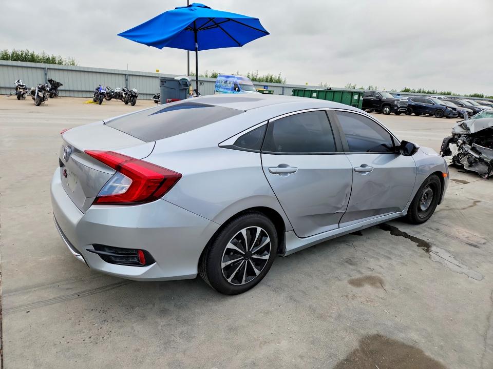 Photo 3 from auction – 2020 HONDA CIVIC with VIN 19XFC2F67LE021626