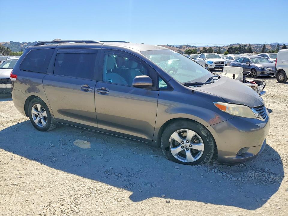 Photo 4 from auction – 2013 TOYOTA SIENNA with VIN 5TDKK3DC3DS397649