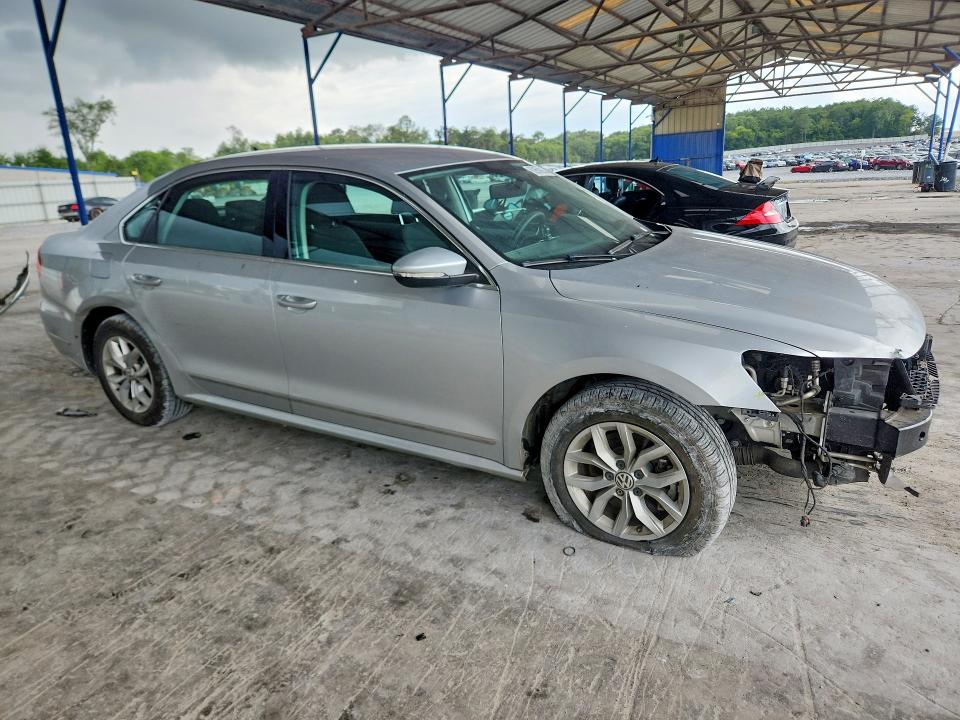 Photo 4 from auction – 2017 VOLKSWAGEN PASSAT with VIN 1VWAT7A38HC072701