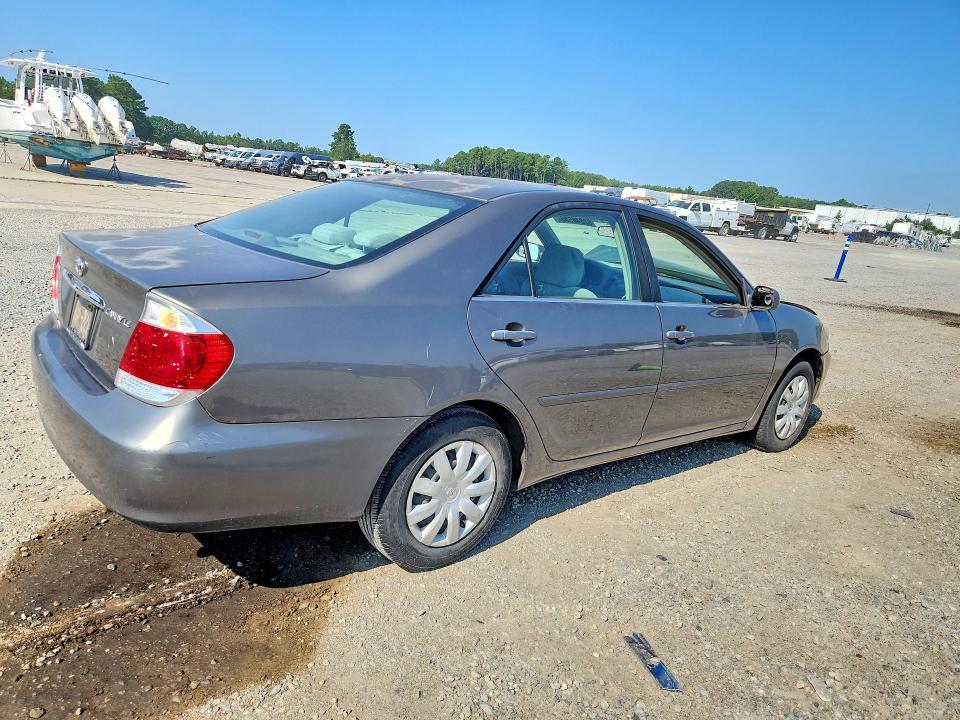 Снимка 3 от търг – 2005 TOYOTA CAMRY с VIN 4T1BE32K45U566278