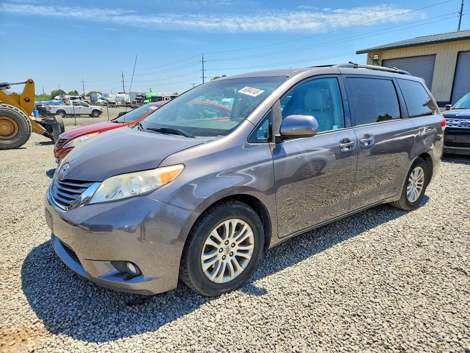 TOYOTA SIENNA 2011 with VIN 5TDYK3DC7BS139173 - Photo from auction