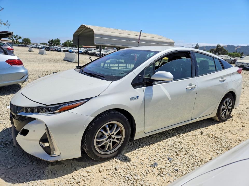 Photo 1 from auction – 2017 TOYOTA PRIUS PRIME with VIN JTDKARFP6H3035943