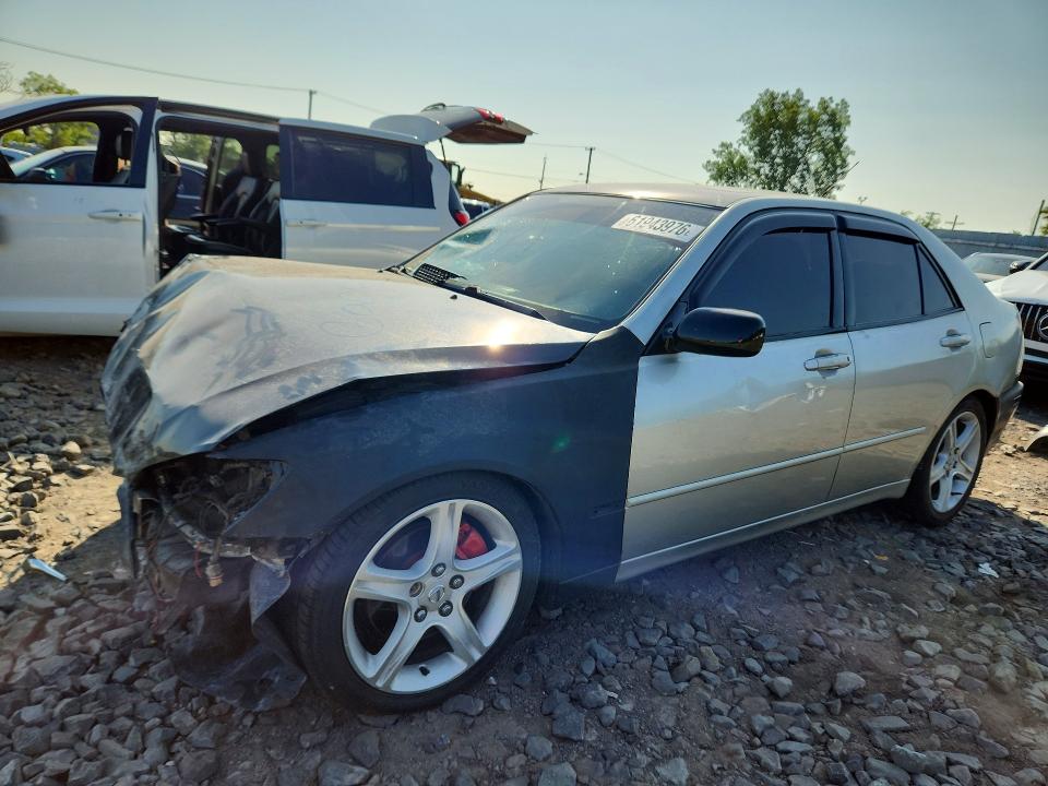 LEXUS IS 2001 with VIN JTHBD182210011722 - Photo from auction