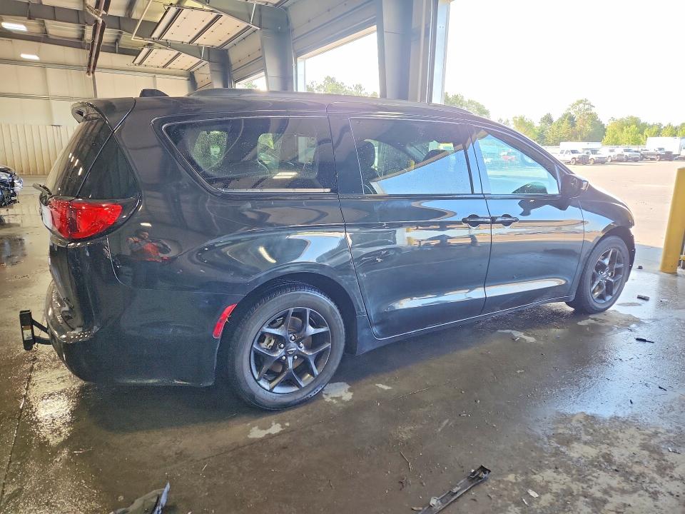 Photo 3 from auction – 2020 CHRYSLER PACIFICA with VIN 2C4RC1GG8LR183116