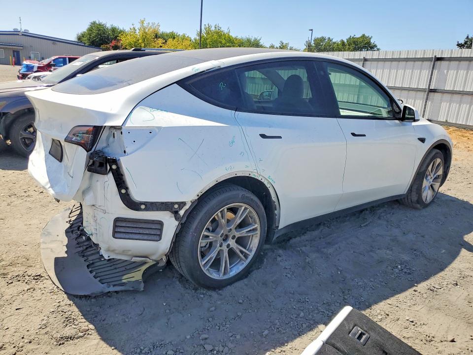 Фото 3 с аукциона – 2022 TESLA MODEL Y с VIN 7SAYGAEE2NF570361