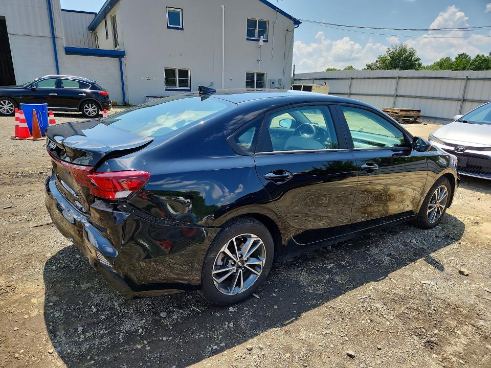 Photo 3 from auction – 2023 KIA FORTE with VIN 3KPF24AD5PE541947