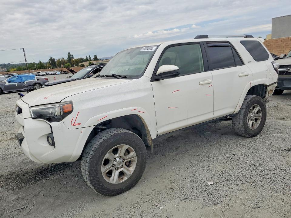 TOYOTA 4RUNNER 2019 with VIN JTEBU5JR7K5714037 - Photo from auction