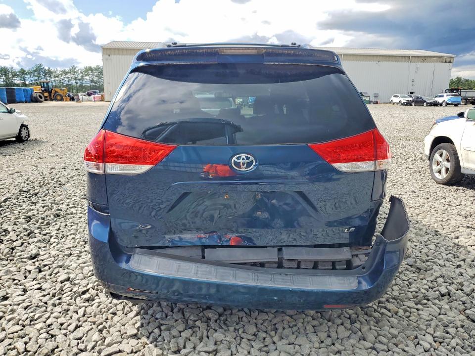 Photo 6 from auction – 2011 TOYOTA SIENNA with VIN 5TDKK3DC7BS053187