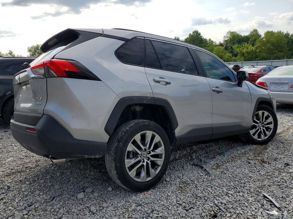 Photo 3 from auction – 2023 TOYOTA RAV4 with VIN 2T3A1RFV5PC350272
