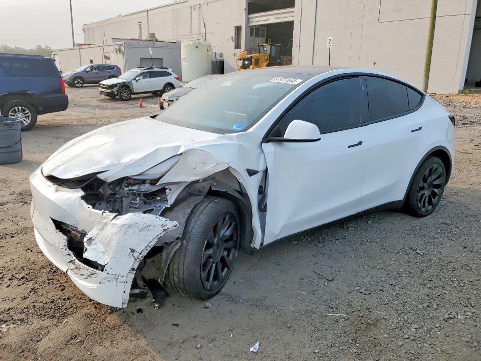 TESLA MODEL Y 2024 with VIN 7SAYGDEE1RA280567 - Photo from auction