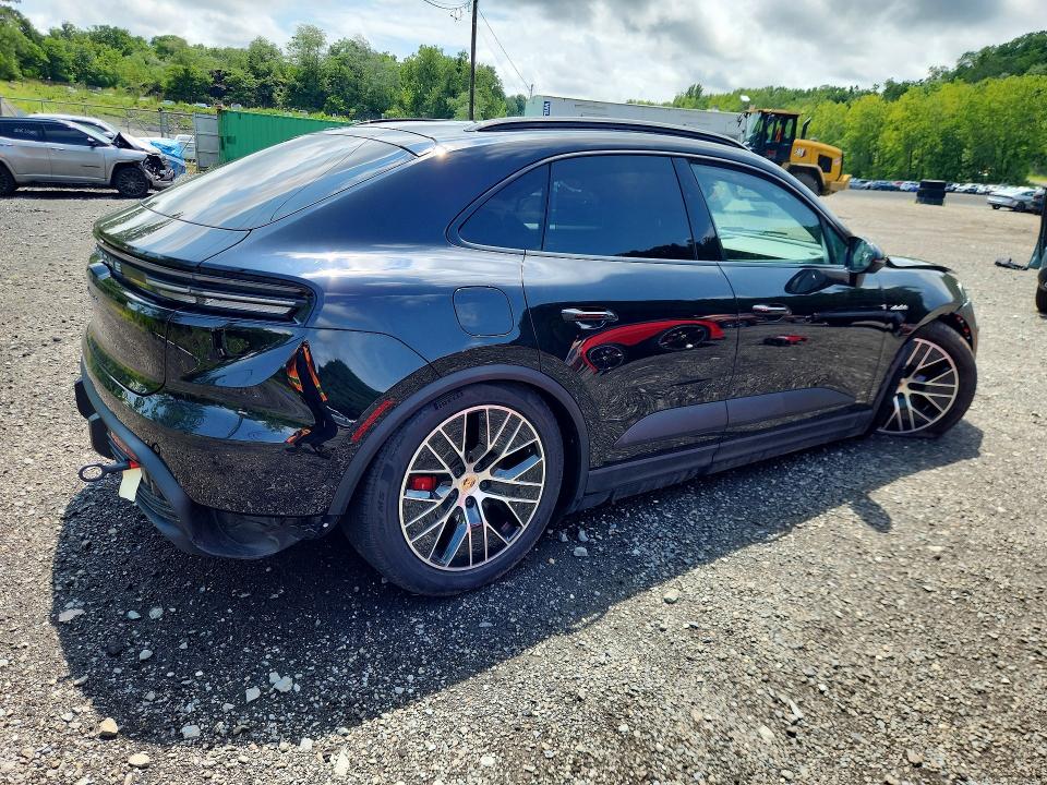 Photo 3 from auction – 2025 PORSCHE MACAN with VIN WP1AB2XA9SL153661