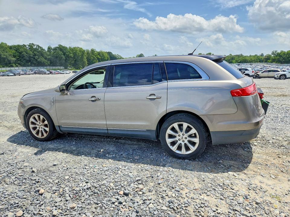 Photo 2 from auction – 2016 LINCOLN MKT with VIN 2LMHJ5AT7GBL03176