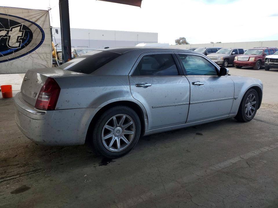 Photo 3 from auction – 2006 CHRYSLER 300C with VIN 2C3KA63H16H370375