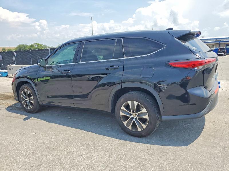 Photo 3 from auction – 2022 TOYOTA HIGHLANDER with VIN 5TDGZRAH0NS138011