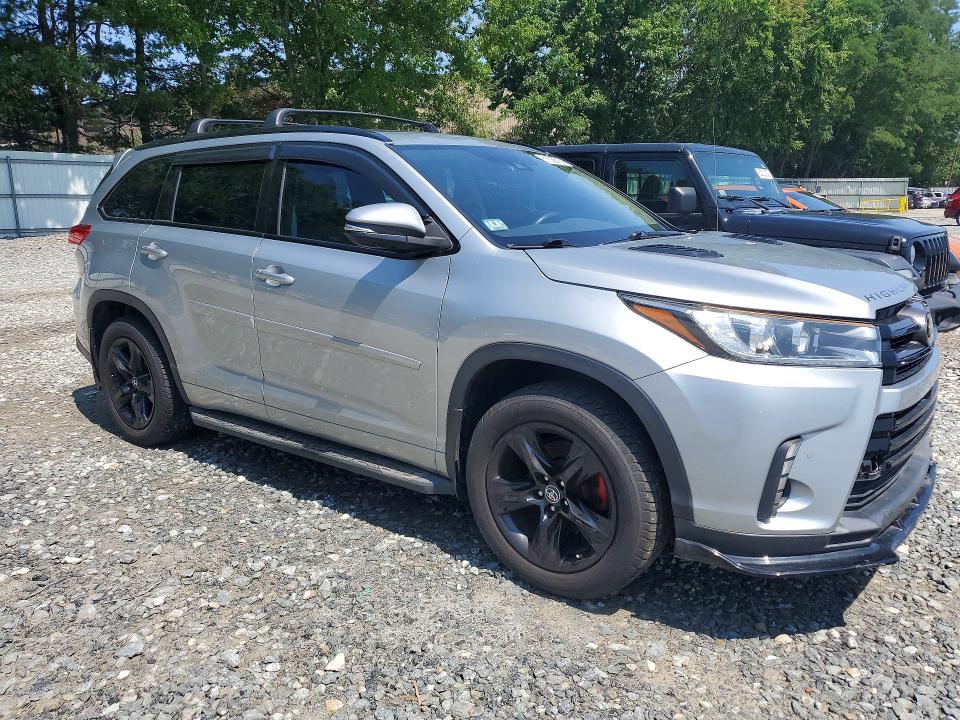 Photo 4 from auction – 2017 TOYOTA HIGHLANDER with VIN 5TDDZRFH4HS375634
