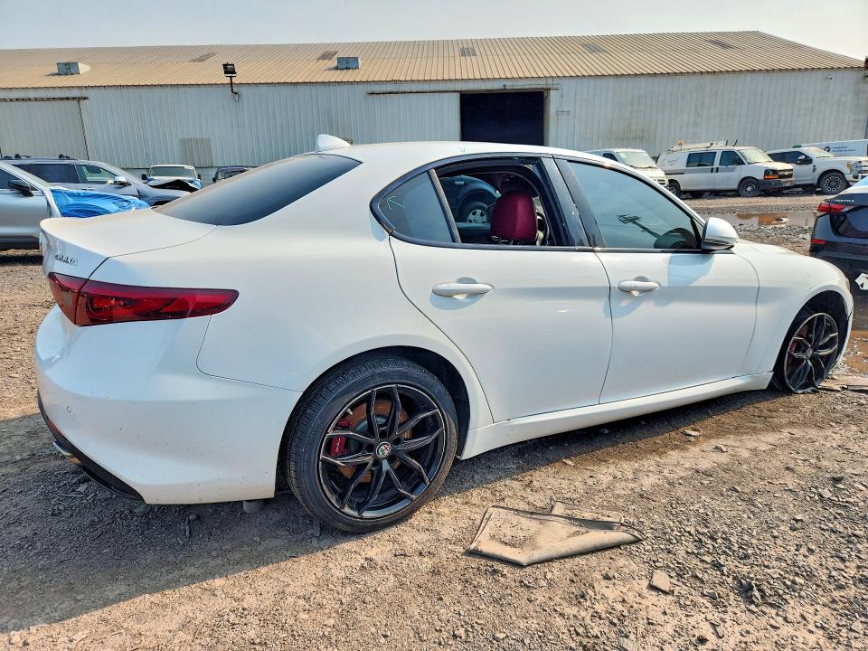 Photo 3 from auction – 2019 ALFA ROMEO GIULIA with VIN ZARFANAN2K7621206