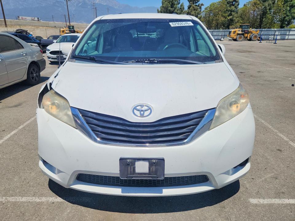 Photo 5 from auction – 2014 TOYOTA SIENNA with VIN 5TDKK3DC2ES500285