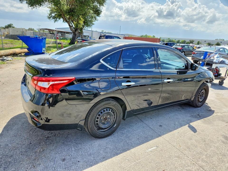 Photo 3 from auction – 2017 NISSAN SENTRA with VIN 3N1AB7AP0HY228166