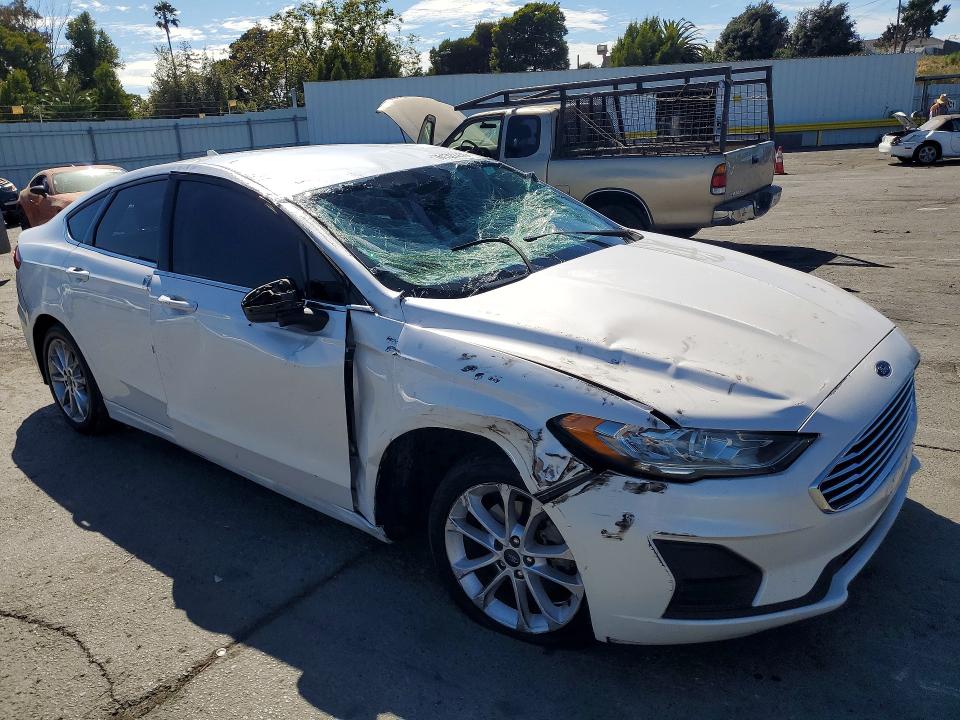 Photo 4 from auction – 2020 FORD FUSION with VIN 3FA6P0LU1LR135826