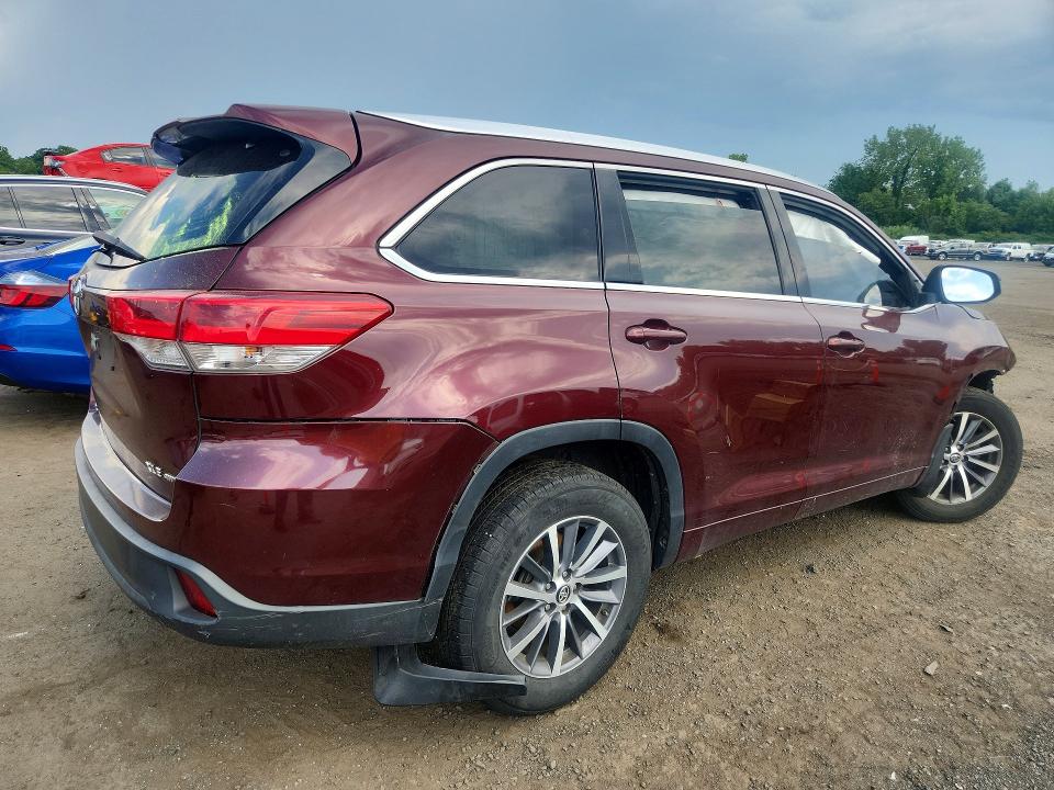 Photo 3 from auction – 2017 TOYOTA HIGHLANDER with VIN 5TDJZRFH9HS376801
