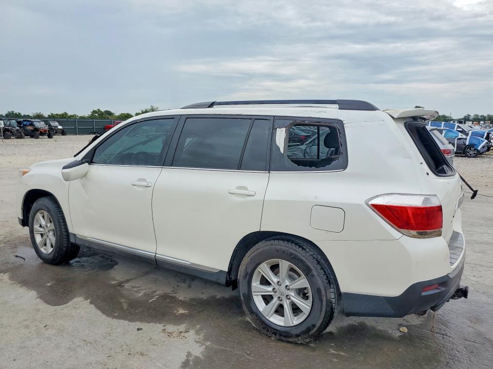 Photo 2 from auction – 2013 TOYOTA HIGHLANDER with VIN 5TDBK3EH4DS264277